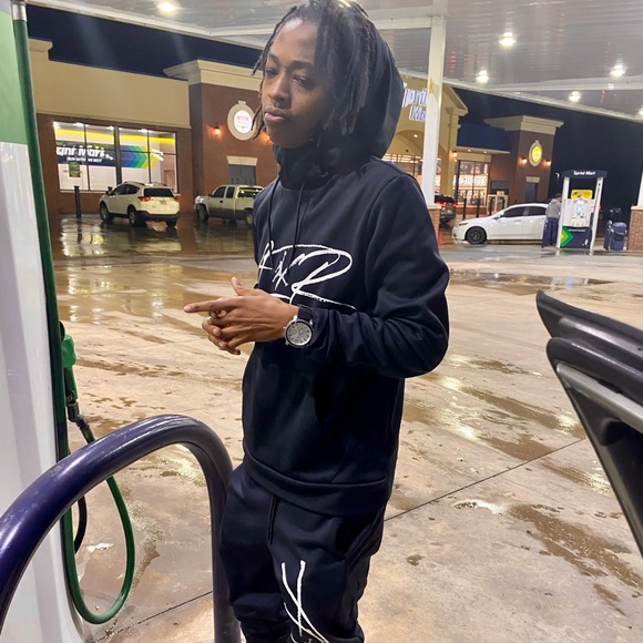 Meet Your Posher ๐ฅณ Like, Share, & Comment ๐ฅฐ๐ - Picture 4 of 7